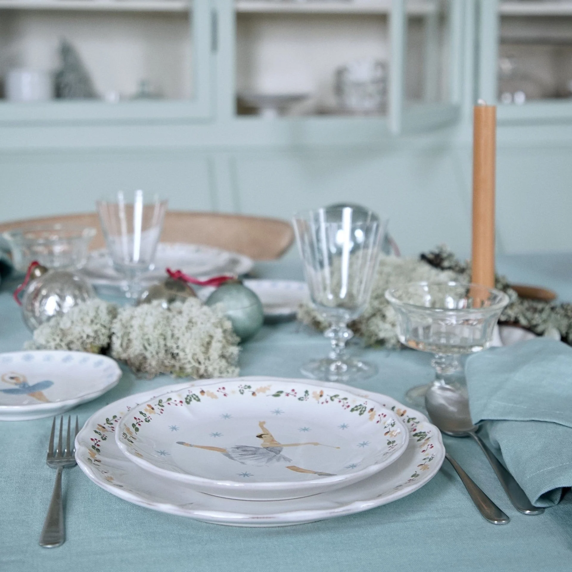 Decorative Holiday 11" Dinner Plate