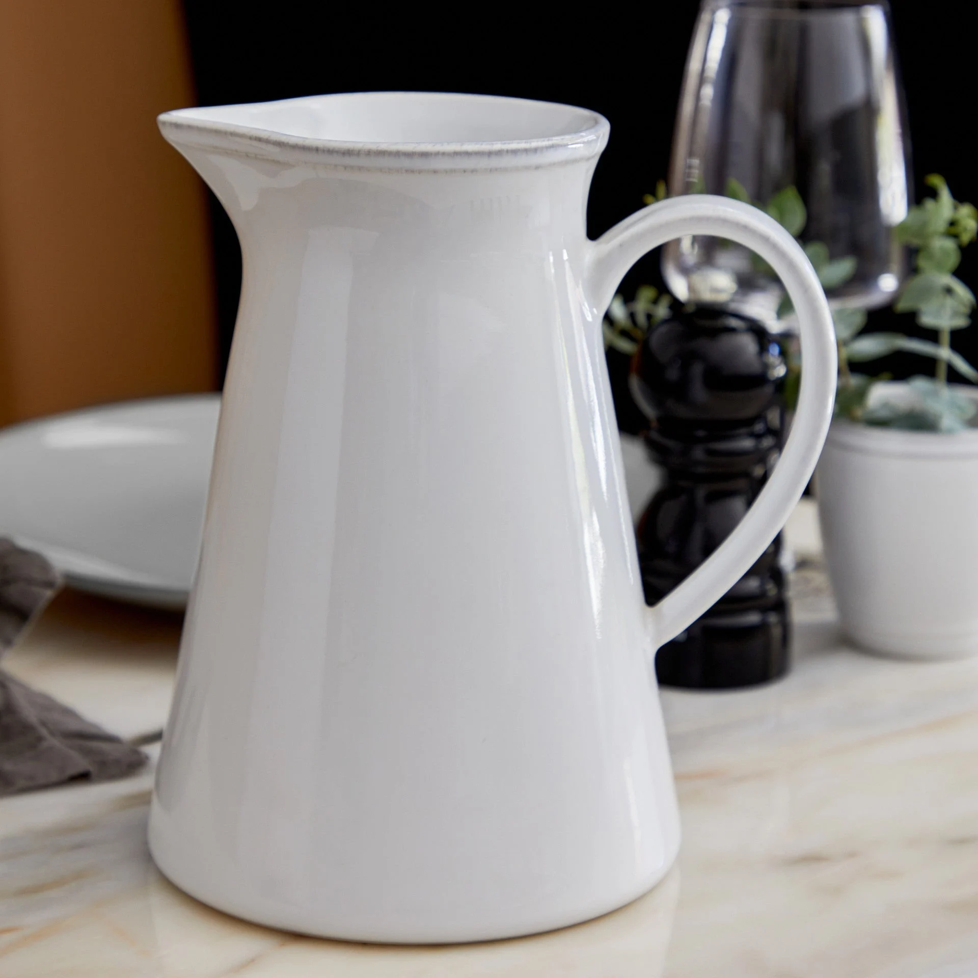 Friso 56oz Pitcher