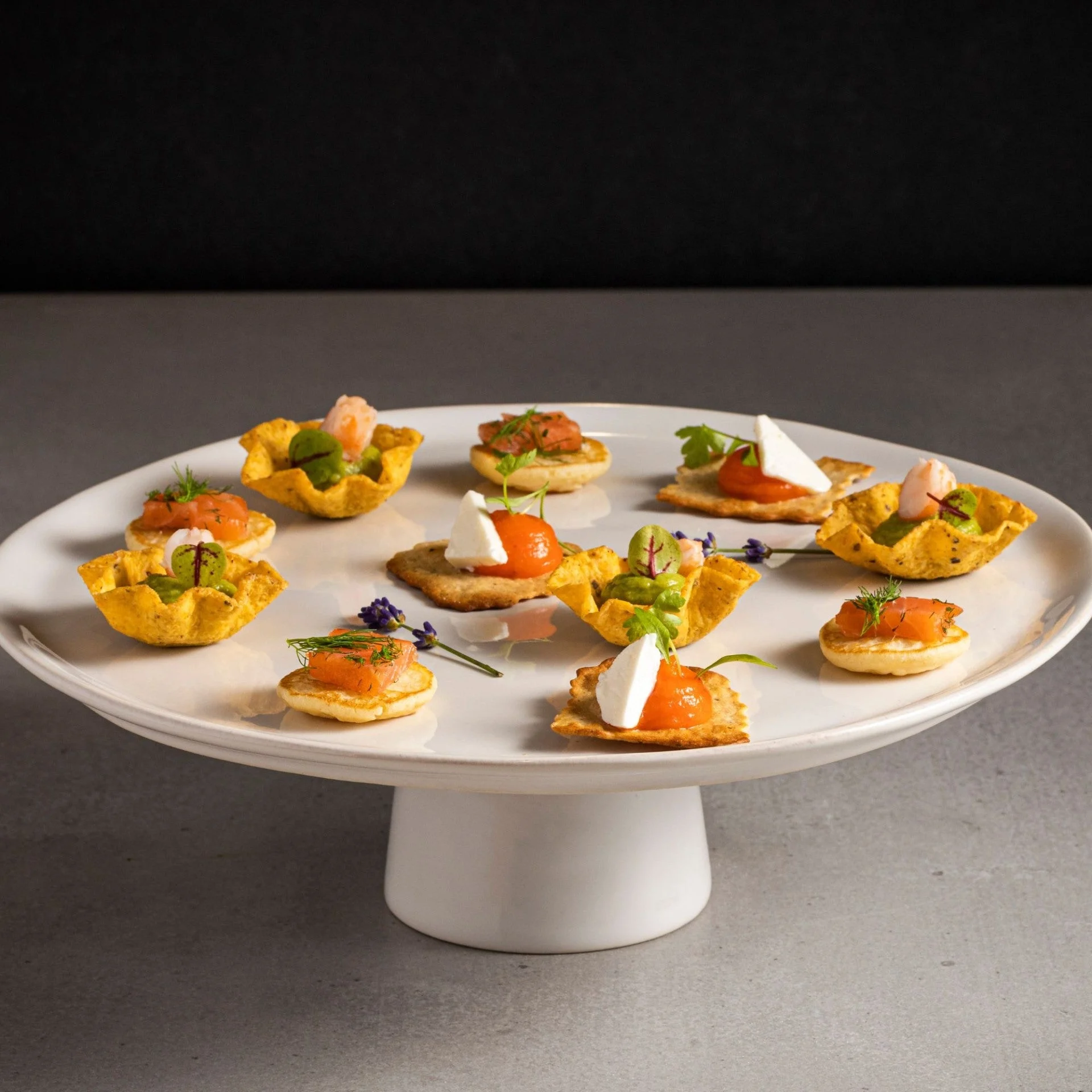 Aparte Footed Plate