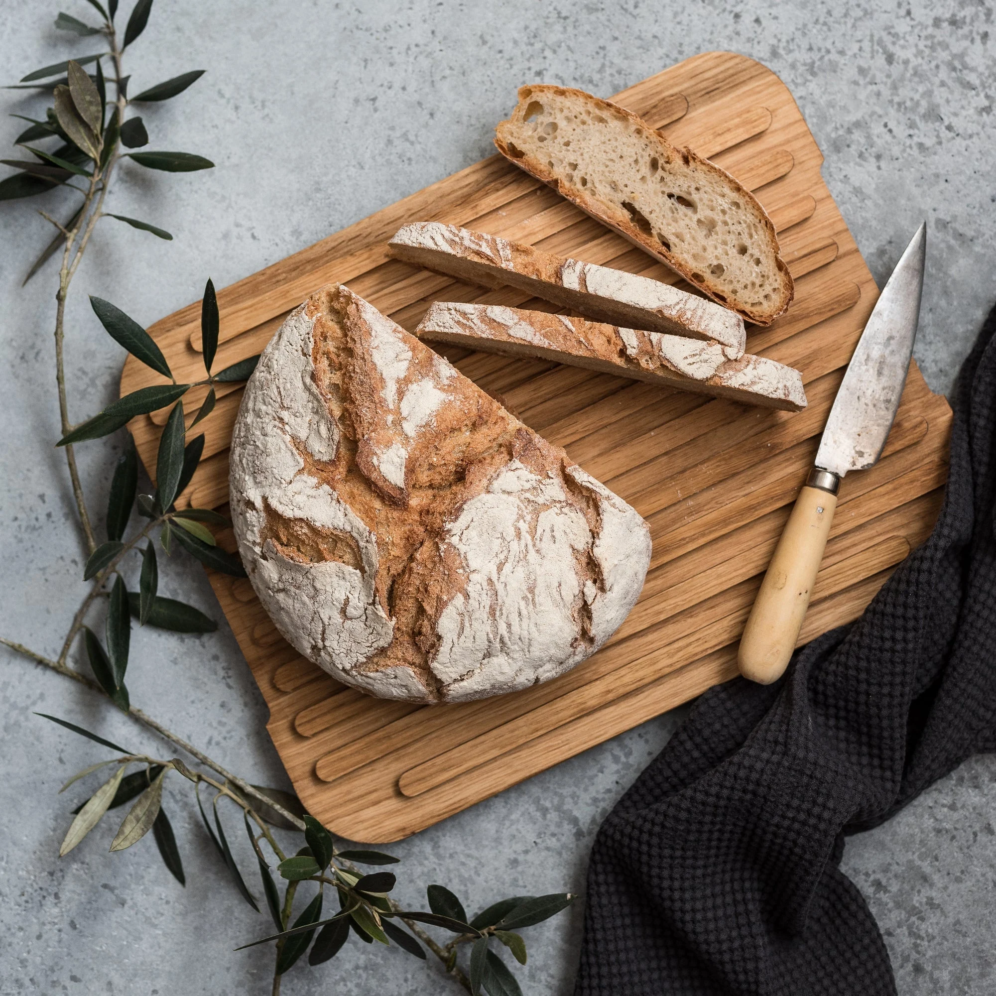 Ensemble 16" Cutting Board/Lid