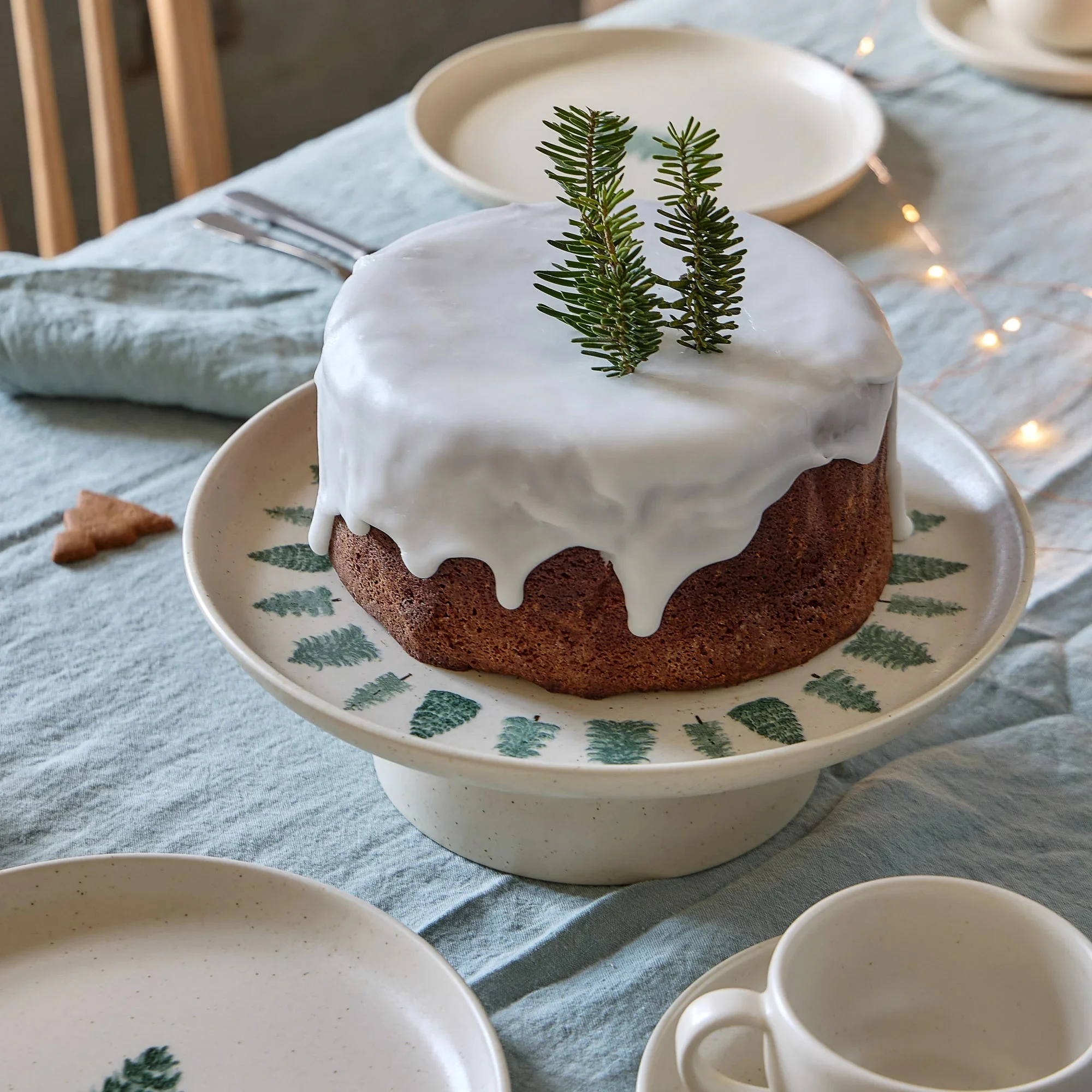 Pacifica Christmas Tree Footed Plate