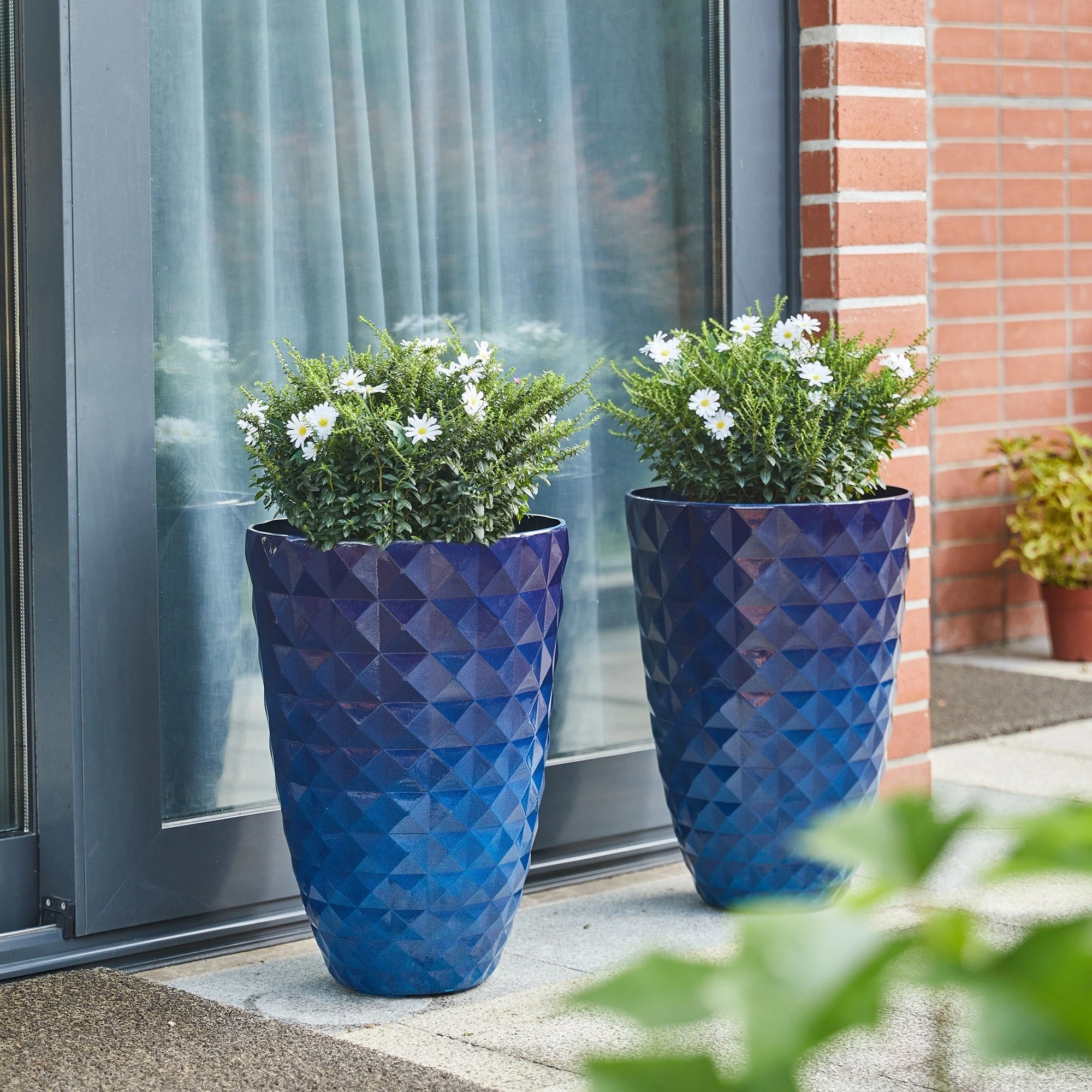 Glitzhome 19.75 H Eco-Friendly Oversized Faux Ceramic Diamond Textured Tall Planter Porch Flowerpot (Set of 2)