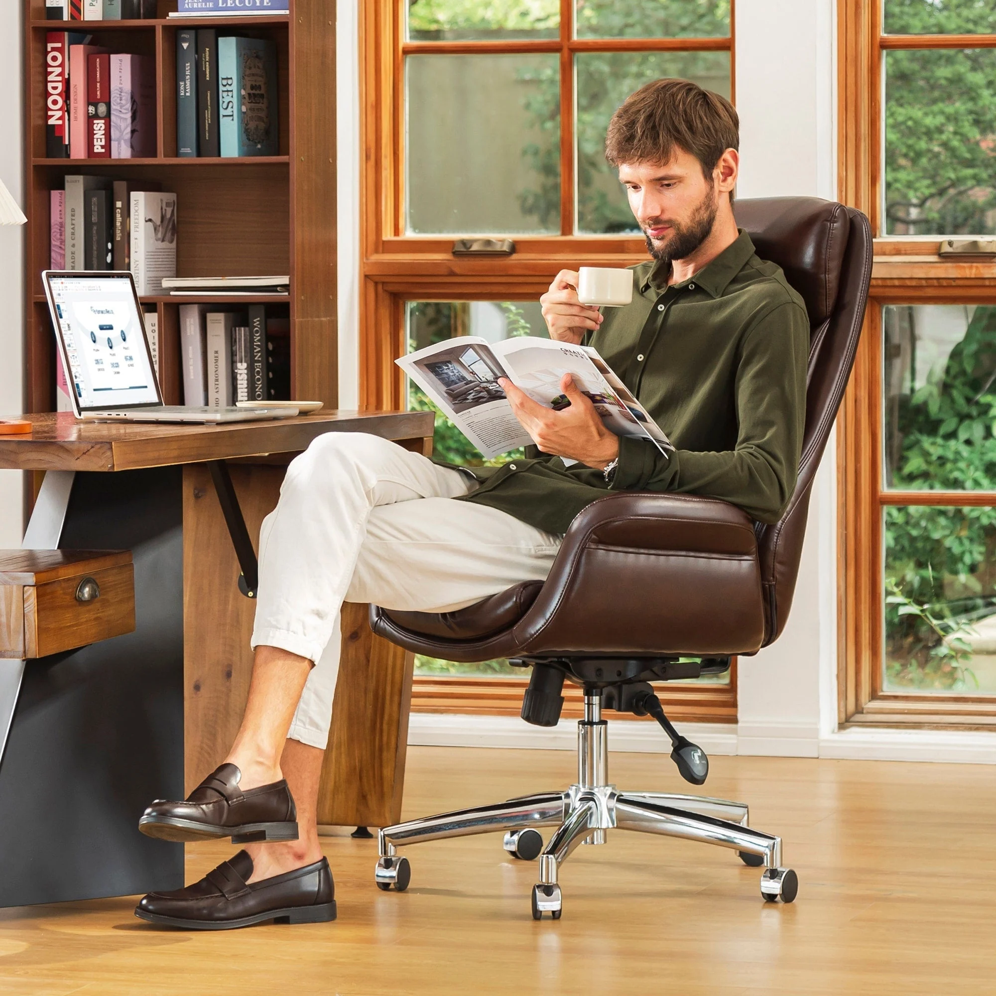 Glitzhome 48-inch Mid-century Adjustable Swivel Faux Leather Office Chair