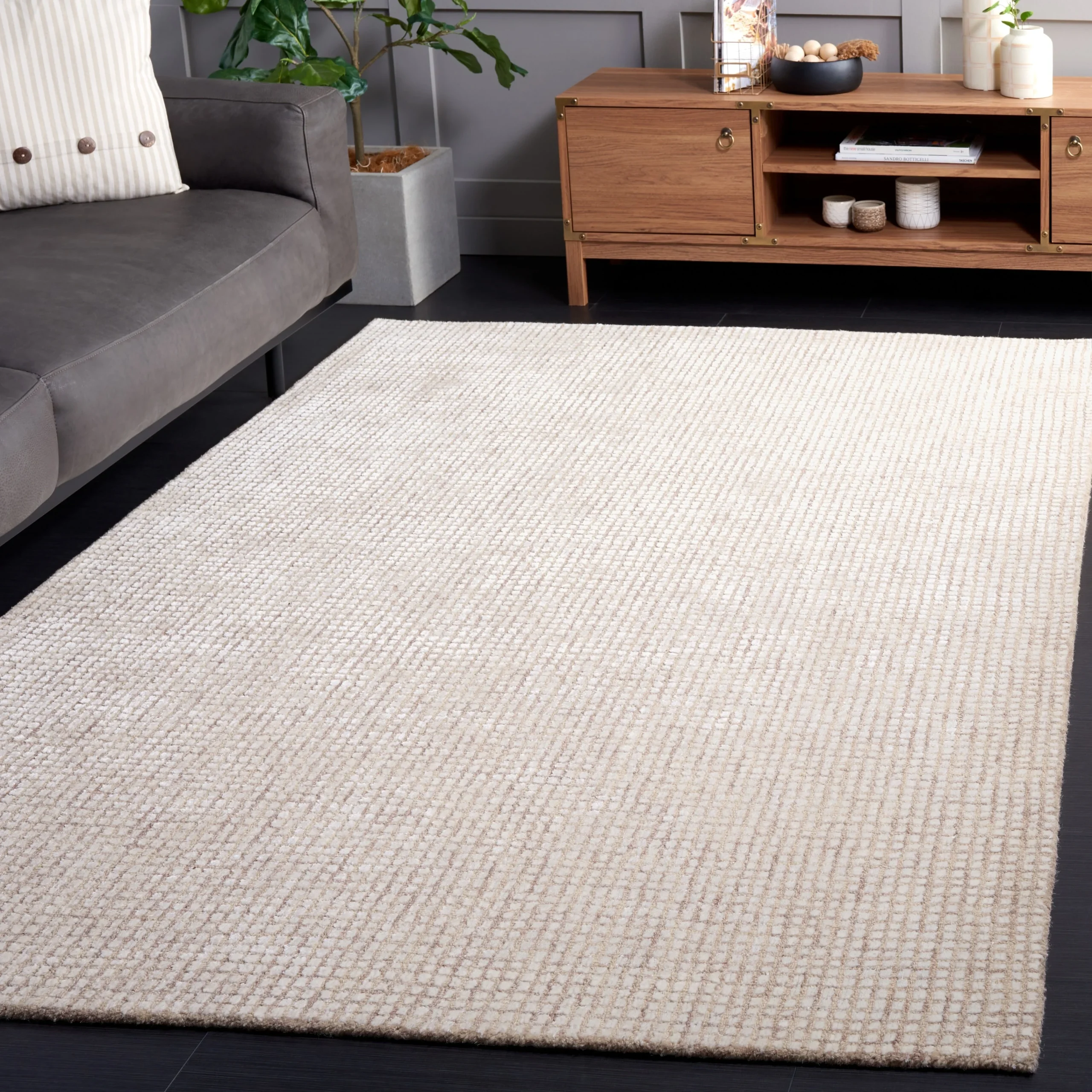 SAFAVIEH Handmade Abstract Marikka Modern Viscose Rug