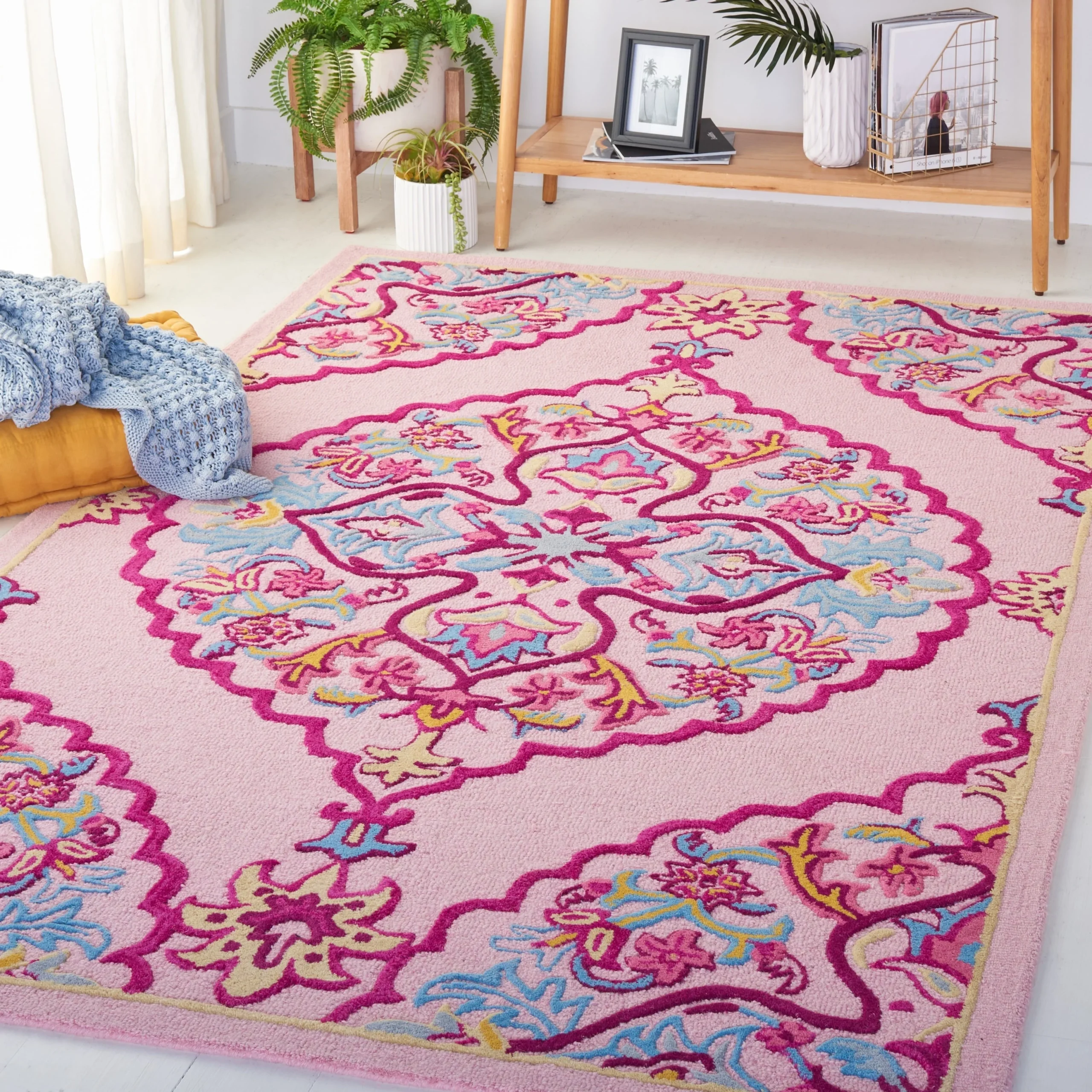 SAFAVIEH Handmade Bellagio Cailin Medallion Wool Rug