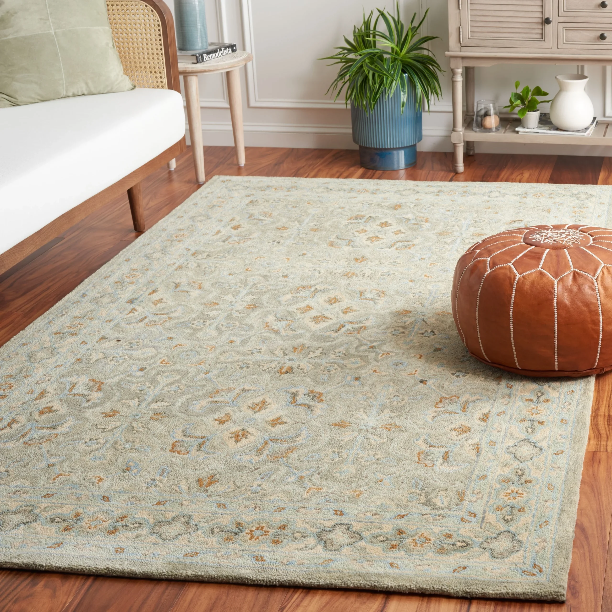 SAFAVIEH Handmade Heritage Damask Traditional Wool Rug