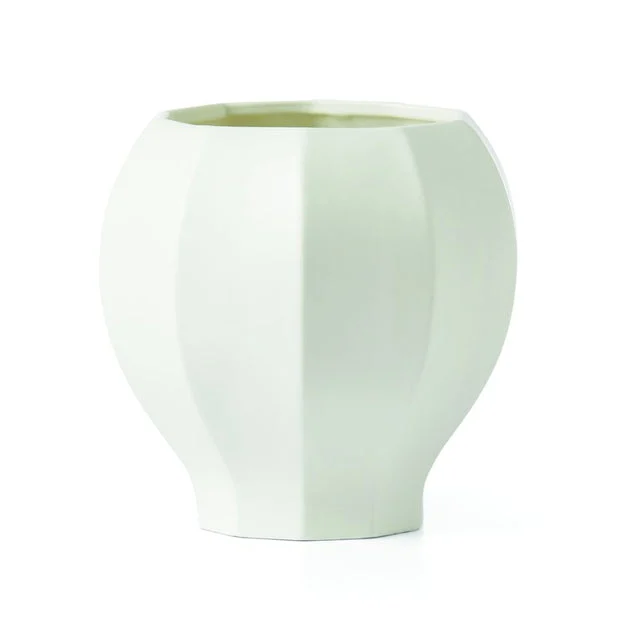 Facets Curvy Vase